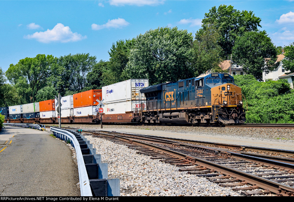 CSX 3444 on I-158